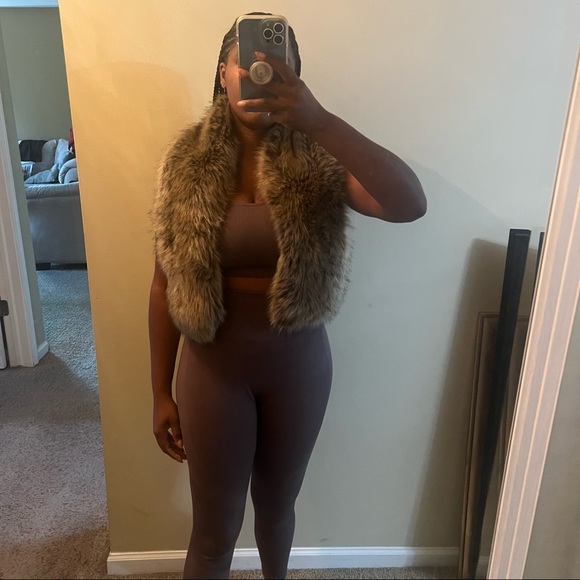 Faux fur shawl/wrap - Picture 6 of 6